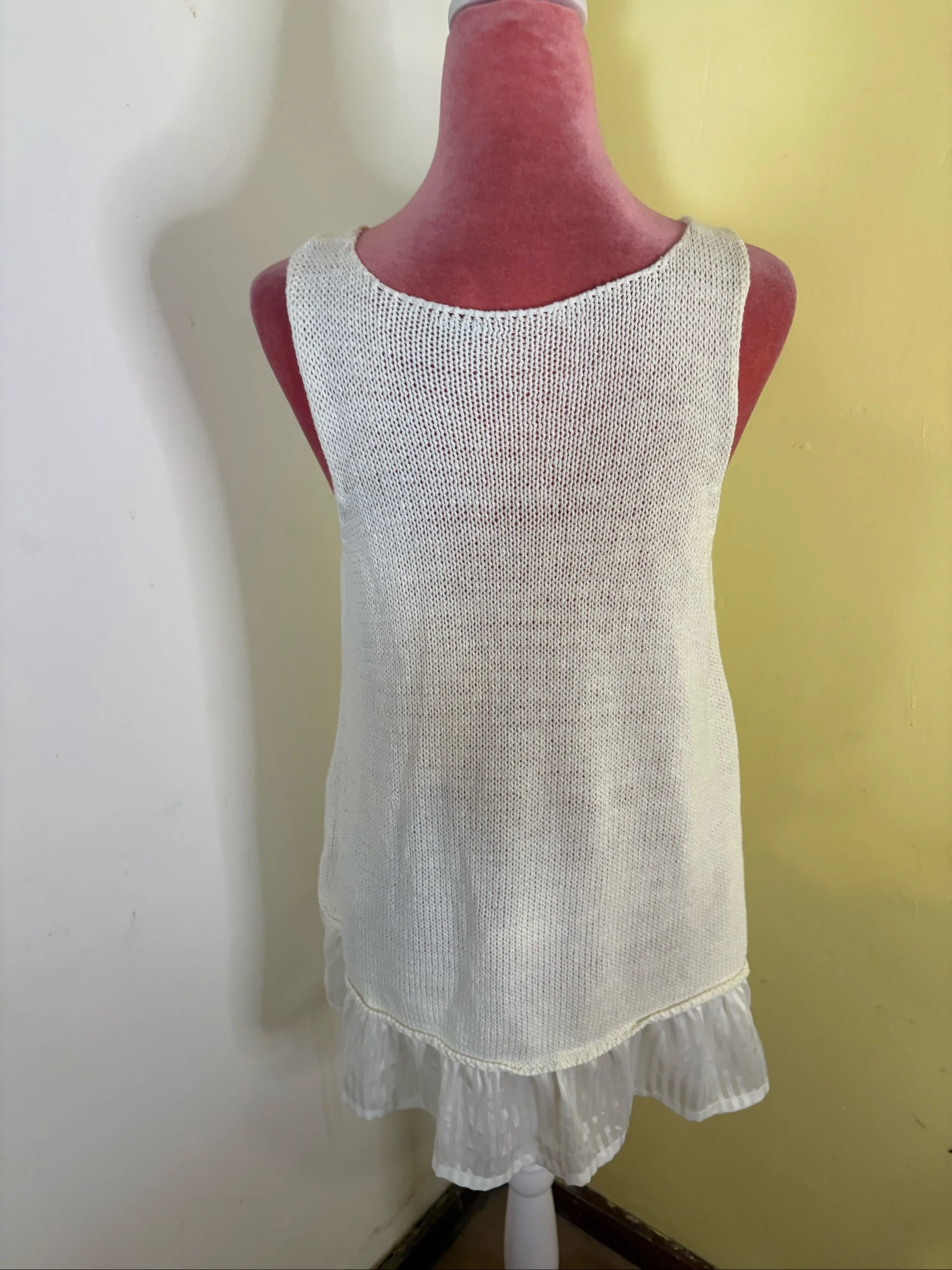 Knitted Tank Top with Ruffle, V-neck – photo 6